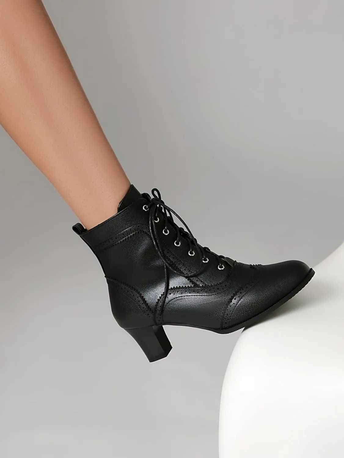 BEAUPAS Women's Vintage Brogue Ankle Boots Lace-up Block Heel Wingtip Victorian Combat Boots