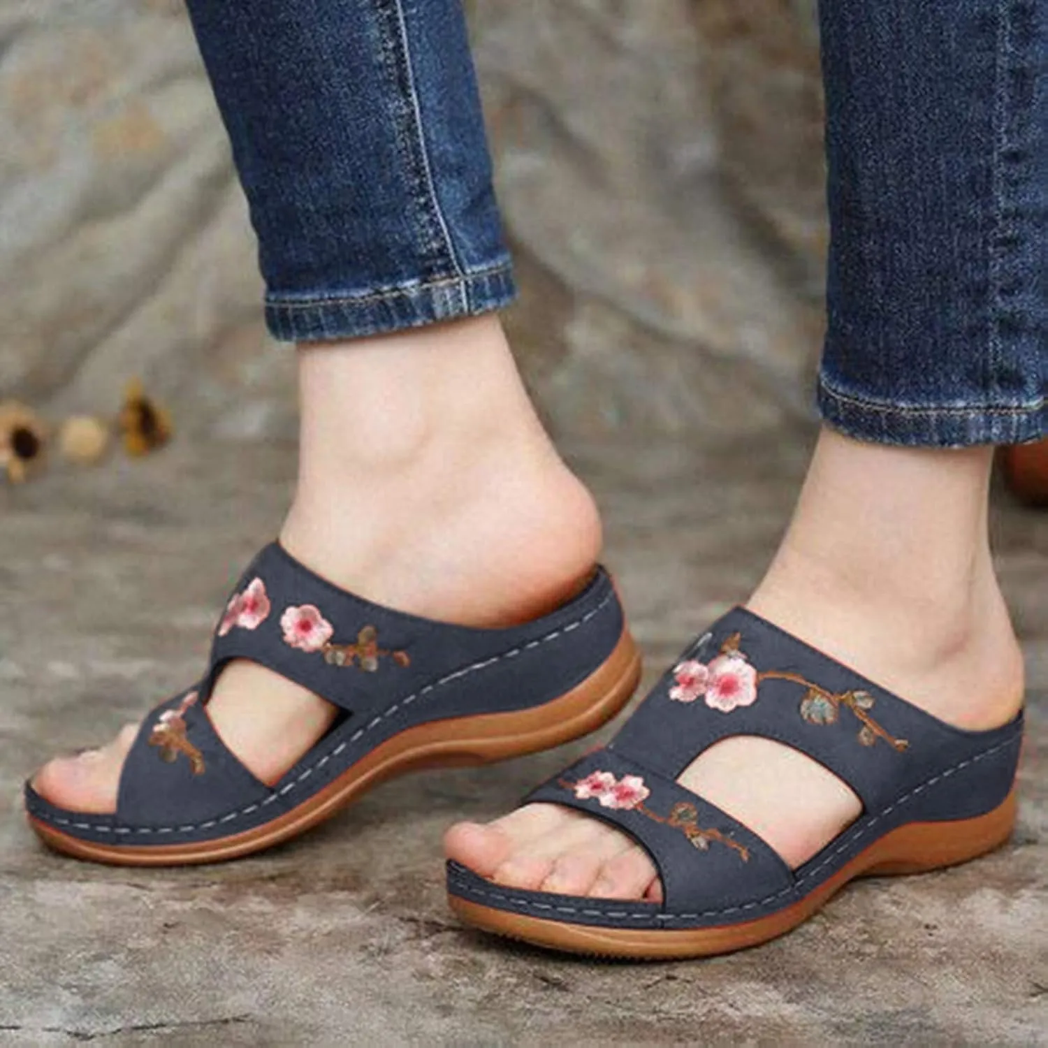 Slip on Sandals for Women Comfortable Casual Flower Embroidery Wedge Platform Slipper Summer Hollow Breathable Open Toe Platform Beach Shoes