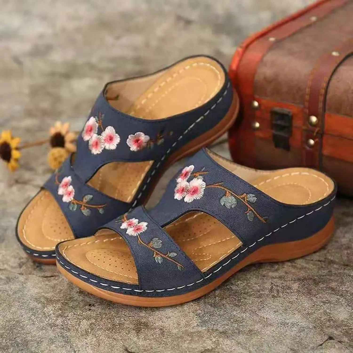 Slip on Sandals for Women Comfortable Casual Flower Embroidery Wedge Platform Slipper Summer Hollow Breathable Open Toe Platform Beach Shoes