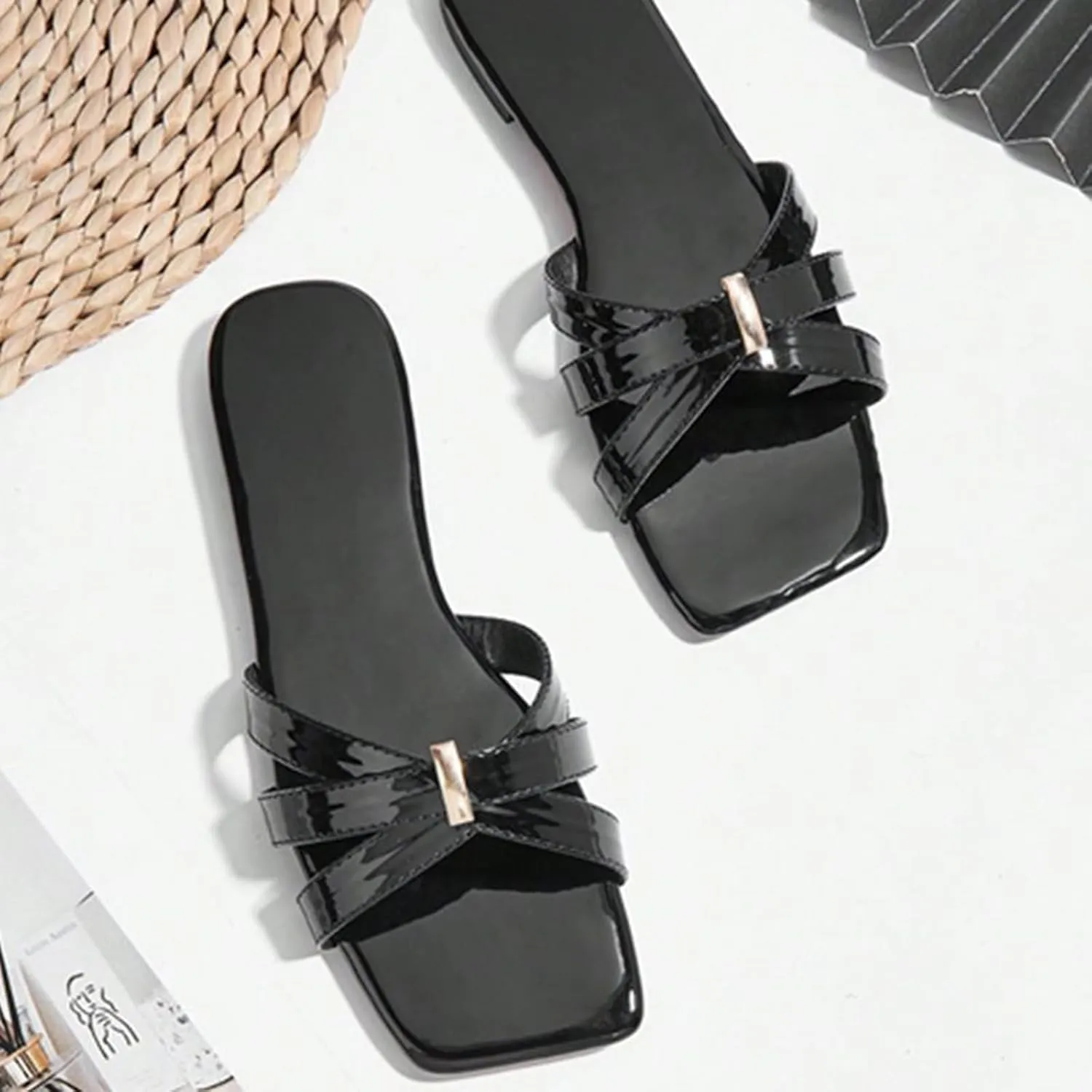 Women's Patent Leather Cross Strap Flats Backless Slippers Sandals Vogue Low Heel Open Square Toe Slingback Slip-on Mule Slides For Summer Leisure Daily